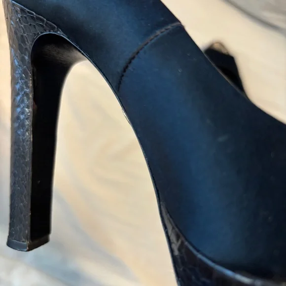 Tory Burch Peep Toe Heels + Dust Bag 6.5 Black - Picture 7 of 16